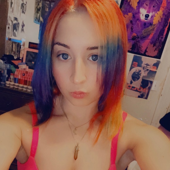 Meet your Posher, Celena - Picture 1 of 4